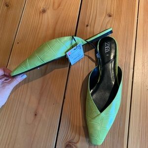 NWT SNAKESKIN LIME FLAT MULE SANDAL FROM ZARA